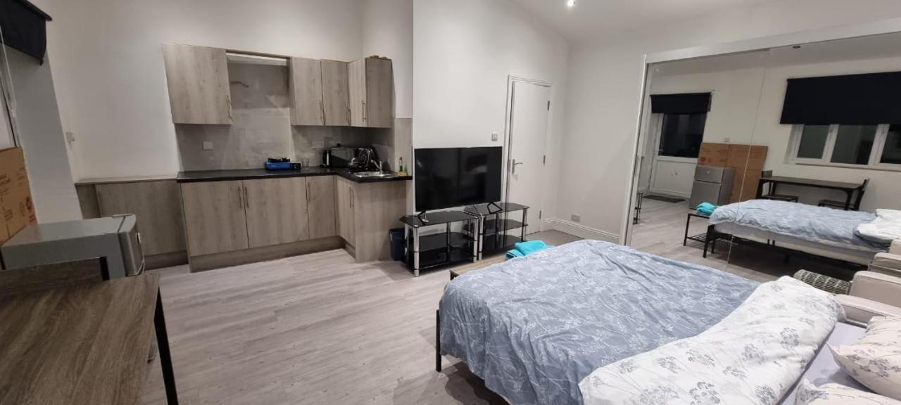 Ilford Towncentre Large Studio ภายนอก รูปภาพ